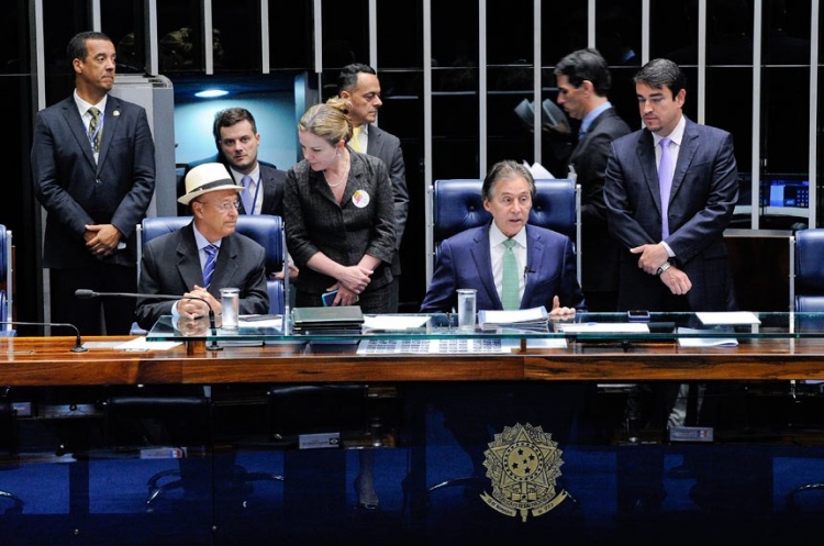 PEC que facilita repasses para estados e munic&iacute;pios vai &agrave; quinta sess&atilde;o de discuss&atilde;o